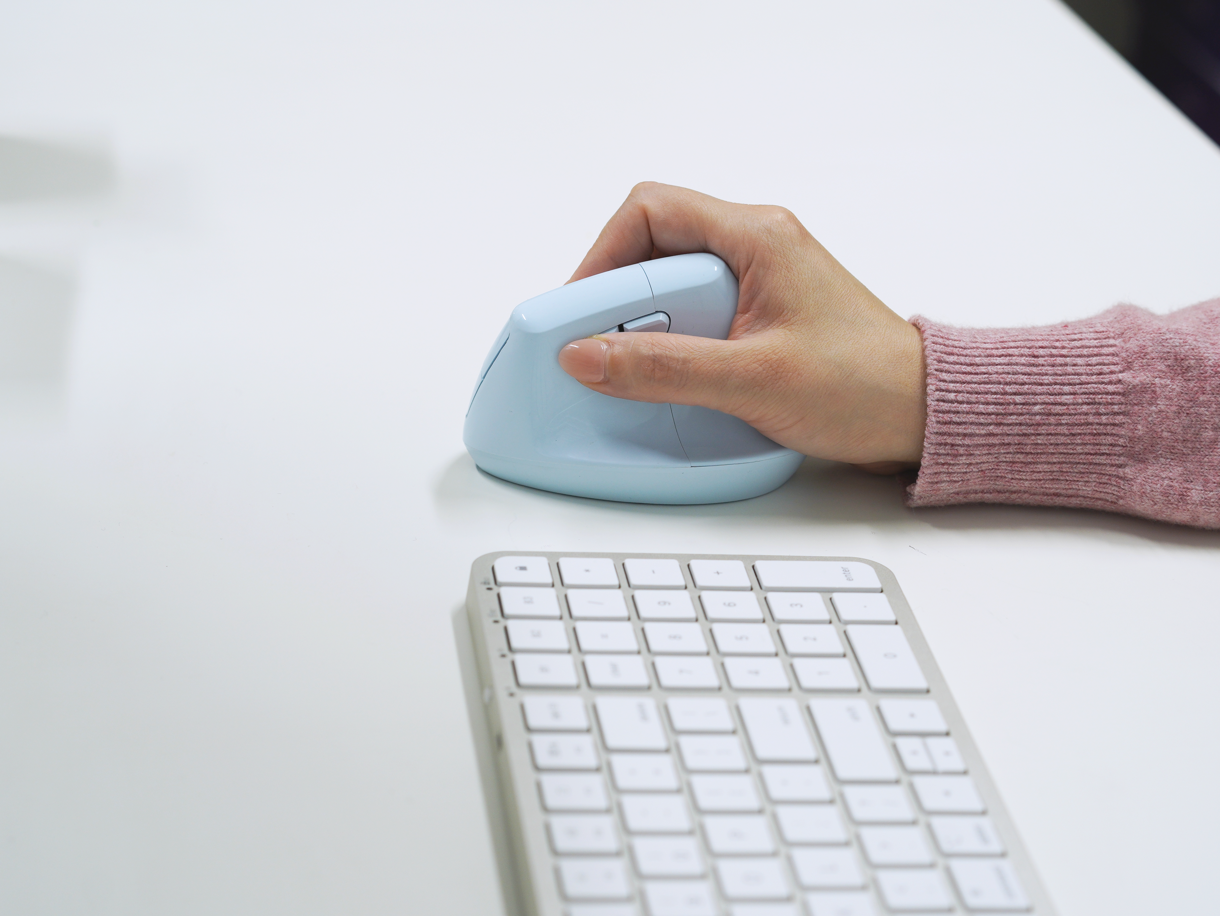 Wireless Vertical Ergonomic Mouse — Bluetooth + 2.4GHz, 4000 DPI, 6 Buttons (Blue)