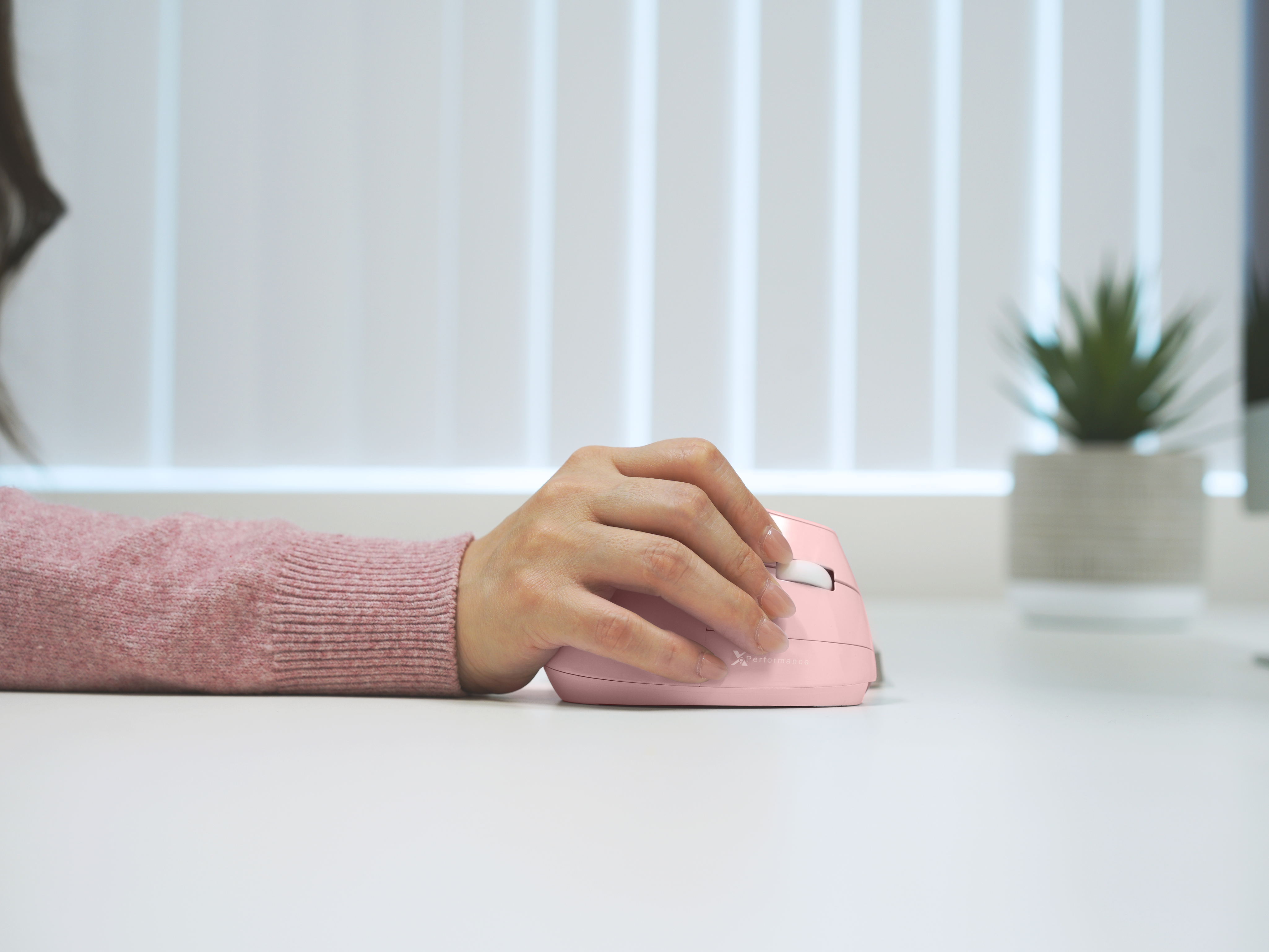 Wireless Vertical Ergonomic Mouse — Bluetooth + 2.4GHz, 4000 DPI, 6 Buttons (Pink)