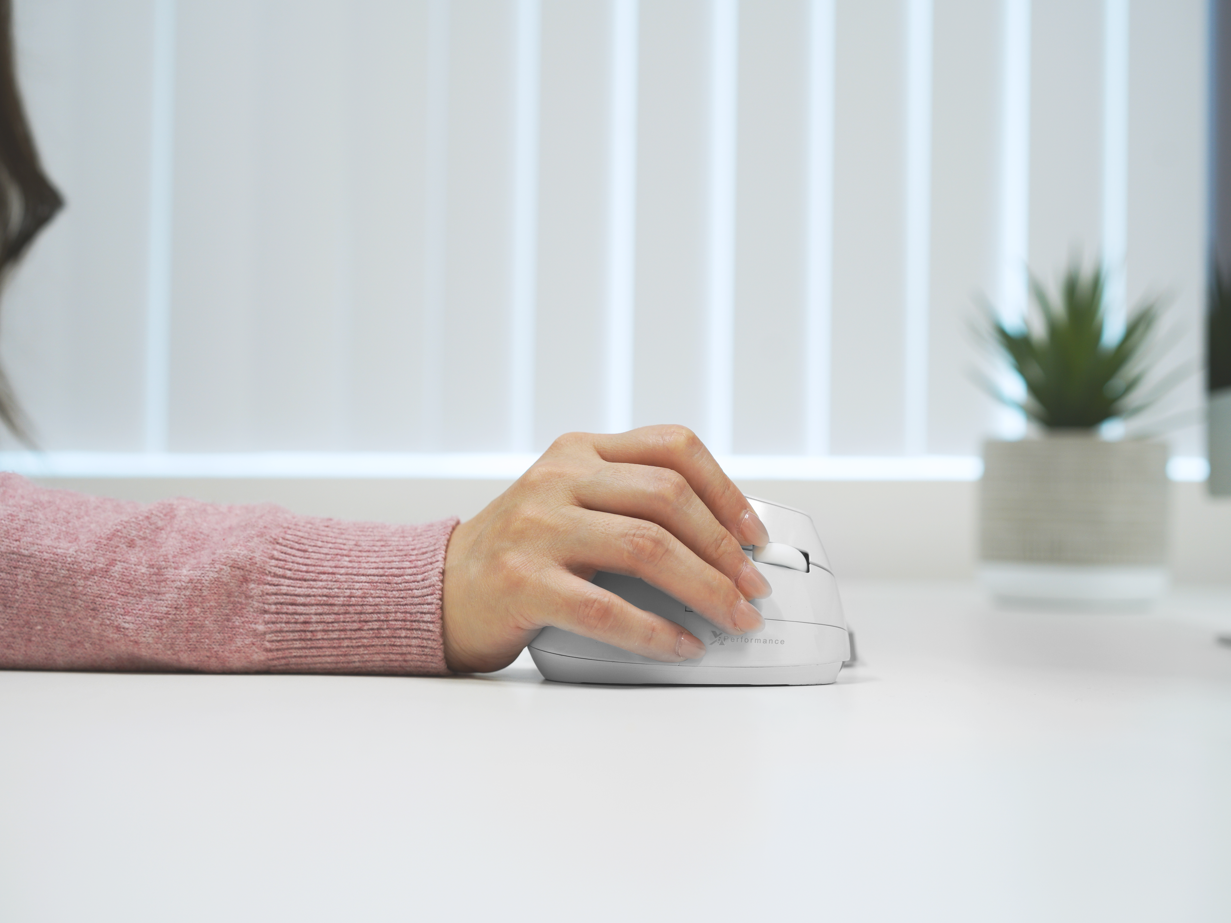 Wireless Vertical Ergonomic Mouse — Bluetooth + 2.4GHz, 4000 DPI, 6 Buttons (White)